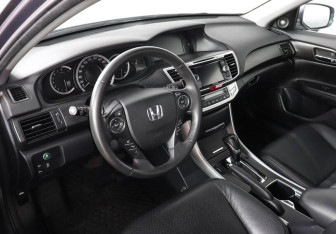 Подержанный автомобиль Honda Accord Sedan 2013 года (8 фото)