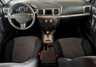 Подержанный автомобиль Opel Vectra Sedan 2006 года (9 фото)
