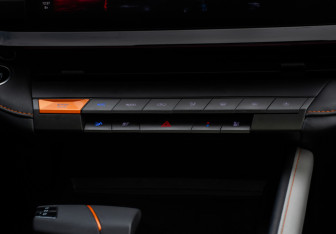 Подержанный автомобиль Changan UNI-V 2024 года (16 фото)