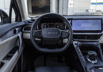 Подержанный автомобиль Lynk&Co 06 2023 года (10 фото)