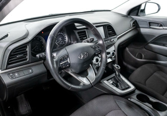 Подержанный автомобиль Hyundai Elantra Sedan 2020 года (7 фото)