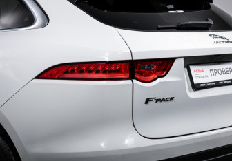 Подержанный автомобиль Jaguar F-Pace 2020 года (16 фото)