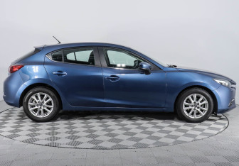 Подержанный автомобиль Mazda 3 Hatchback 2017 года (4 фото)