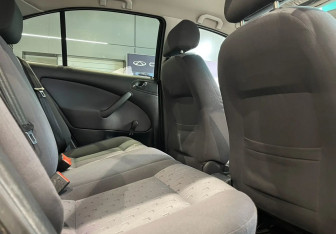 Подержанный автомобиль Skoda Octavia Liftback 2006 года (12 фото)