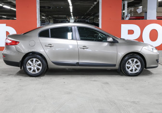Подержанный автомобиль Renault Fluence 2012 года (4 фото)