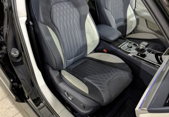 Подержанный автомобиль Hongqi HS5 2024 года (24 фото)