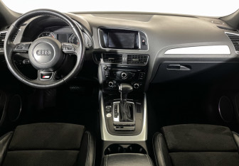 Подержанный автомобиль Audi Q5 2015 года (12 фото)