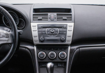 Подержанный автомобиль Mazda 6 Wagon 2008 года (14 фото)