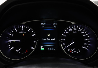 Подержанный автомобиль Nissan X-Trail 2015 года (9 фото)