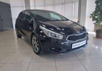 Подержанный автомобиль Kia Ceed Hatchback 2012 года (3 фото)