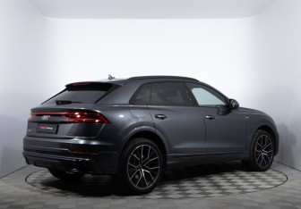 Подержанный автомобиль Audi Q8 2020 года (5 фото)