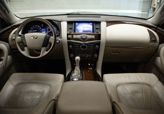 Подержанный автомобиль Infiniti QX56 2012 года (8 фото)