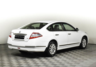 Подержанный автомобиль Nissan Teana 2012 года (5 фото)
