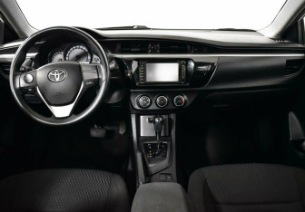 Подержанный автомобиль Toyota Corolla Sedan 2013 года (8 фото)