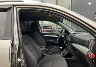 Подержанный автомобиль Kia Sorento 2011 года (20 фото)