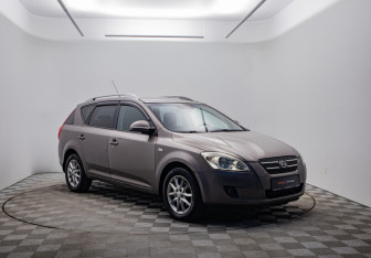 Подержанный автомобиль Kia Ceed Wagon 2008 года (3 фото)