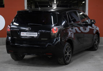 Подержанный автомобиль Toyota Verso 2009 года (5 фото)