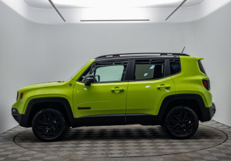 Подержанный автомобиль Jeep Renegade 2017 года (8 фото)