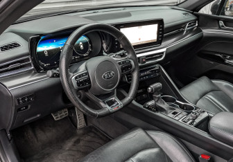 Подержанный автомобиль Kia K5 2021 года (15 фото)