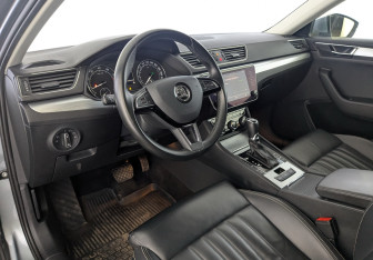 Подержанный автомобиль Skoda Superb Liftback 2019 года (15 фото)