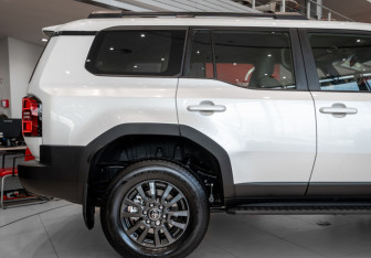 Новый Toyota Land Cruiser Prado 2025 (6 фото)