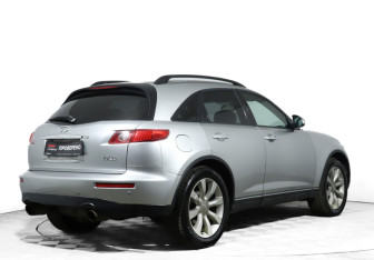 Подержанный автомобиль Infiniti FX 2003 года (5 фото)