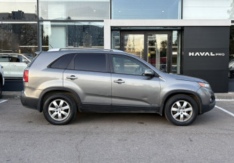 Подержанный автомобиль Kia Sorento 2009 года (4 фото)