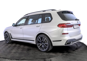 Подержанный автомобиль BMW X7 2020 года (7 фото)