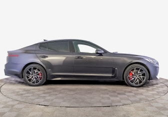 Подержанный автомобиль Kia Stinger 2023 года (4 фото)
