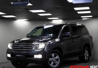 Подержанный автомобиль Toyota Land Cruiser Suv 2011 года (28 фото)