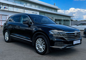 Подержанный автомобиль Volkswagen Touareg 2021 года (3 фото)