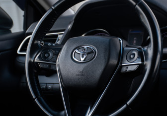 Подержанный автомобиль Toyota Camry Sedan 2018 года (13 фото)