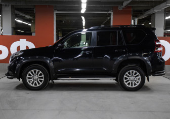 Подержанный автомобиль Toyota Land Cruiser Prado 2016 года (8 фото)