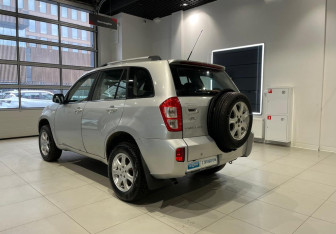 Подержанный автомобиль Chery Tiggo (T11) 2013 года (7 фото)