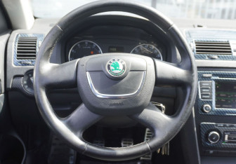 Подержанный автомобиль Skoda Octavia Liftback 2010 года (14 фото)