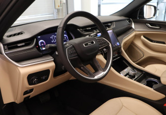 Подержанный автомобиль Jeep Grand Cherokee 2023 года (7 фото)