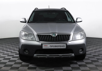 Подержанный автомобиль Skoda Octavia Wagon 2012 года (2 фото)