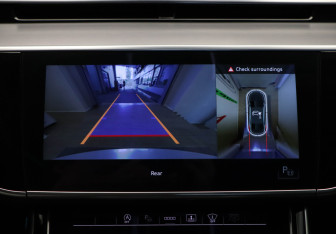 Подержанный автомобиль Audi A8 2021 года (23 фото)