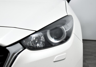 Подержанный автомобиль Mazda 3 Hatchback 2016 года (7 фото)