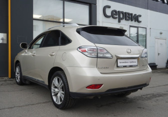 Подержанный автомобиль Lexus RX 2010 года (7 фото)