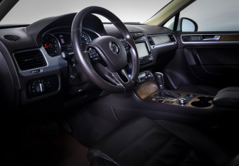 Подержанный автомобиль Volkswagen Touareg 2014 года (16 фото)