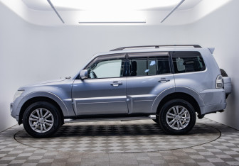 Подержанный автомобиль Mitsubishi Pajero 2012 года (2 фото)