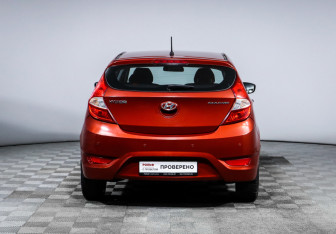 Подержанный автомобиль Hyundai Solaris Hatchback 2013 года (6 фото)