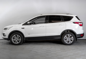 Подержанный автомобиль Ford Kuga 2017 года (9 фото)