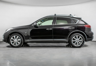 Подержанный автомобиль Infiniti QX50 2016 года (8 фото)