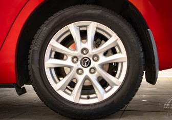 Подержанный автомобиль Mazda 3 Sedan 2014 года (24 фото)