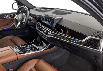 Подержанный автомобиль BMW X7 2024 года (13 фото)