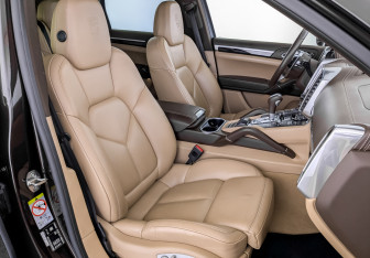 Подержанный автомобиль Porsche Cayenne 2017 года (24 фото)