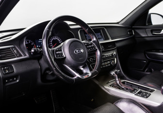 Подержанный автомобиль Kia Optima Sedan 2019 года (13 фото)