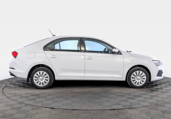 Подержанный автомобиль Skoda Rapid Liftback 2021 года (4 фото)